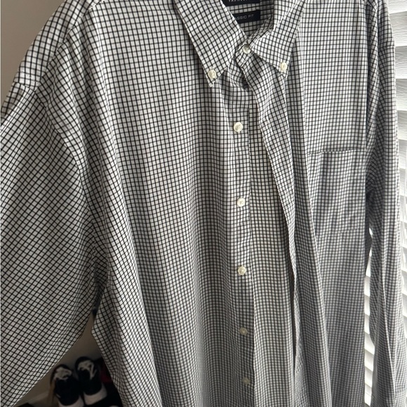 Van Heusen Dress Shirt - Picture 3 of 3